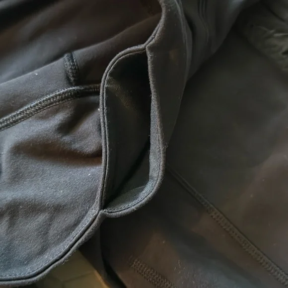 Lululemon leggings ((8) - Picture 2 of 7